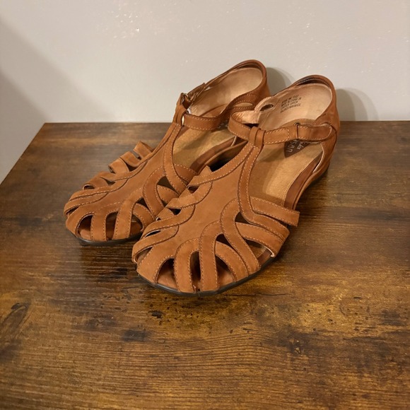NWOT‎ Clarks Artisan Collection Brown Leather Suede Strappy Sandal (Women's 9) - Picture 1 of 10
